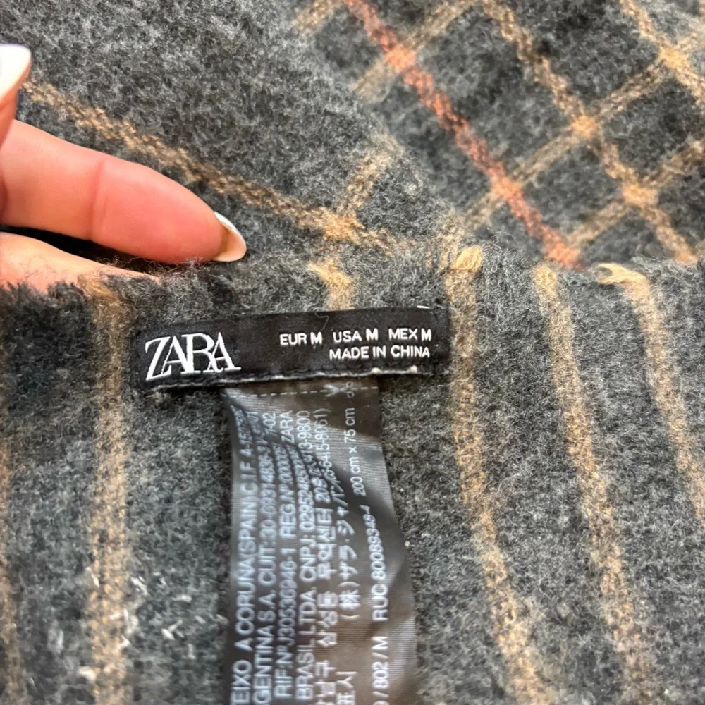 Zara Brand‎ Plaid Blanket Scarf Size Medium Appr 80x32”